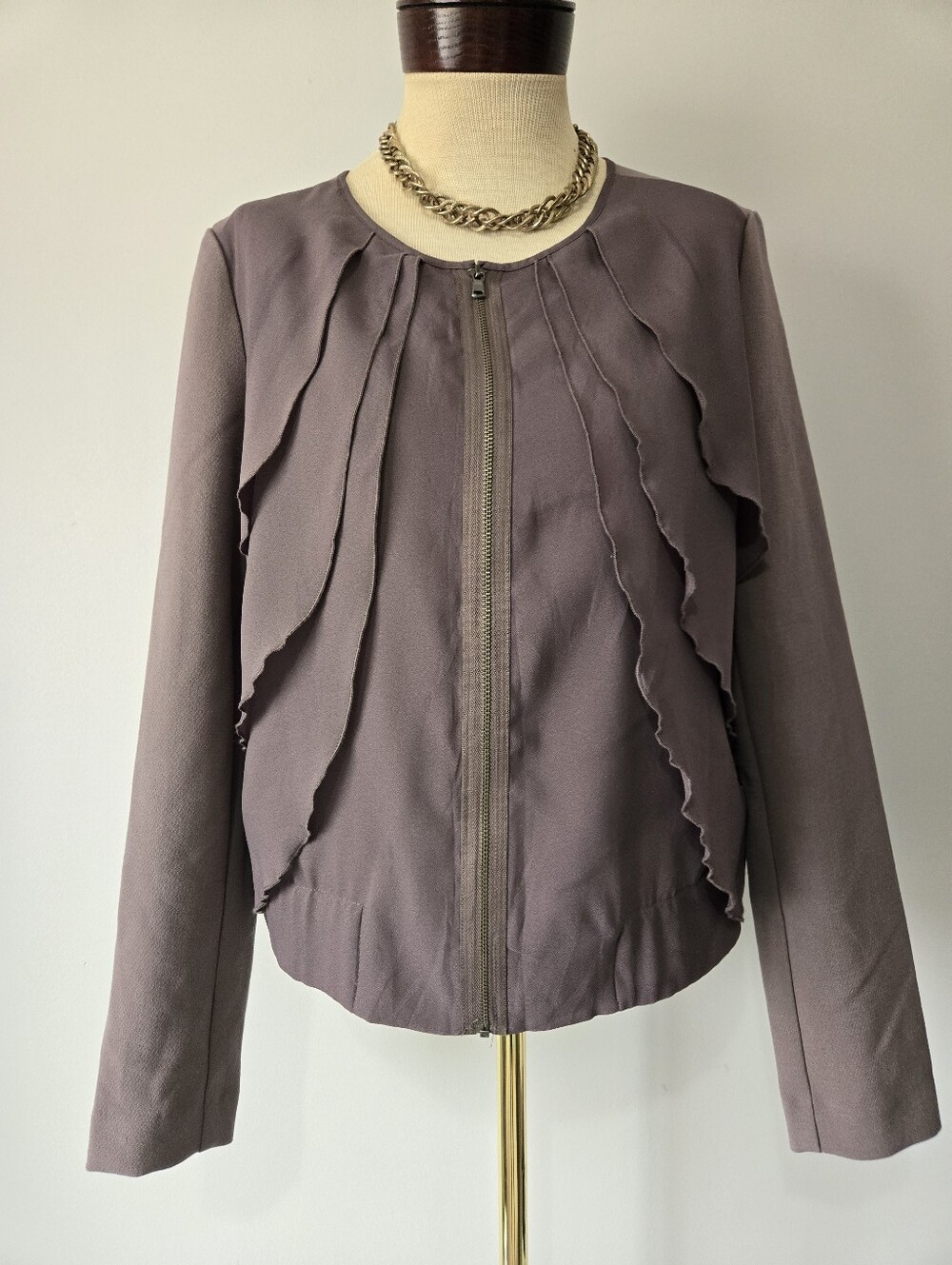 GAP NWT  Mauve Ruffled Zip-Front Jacket. Size M
